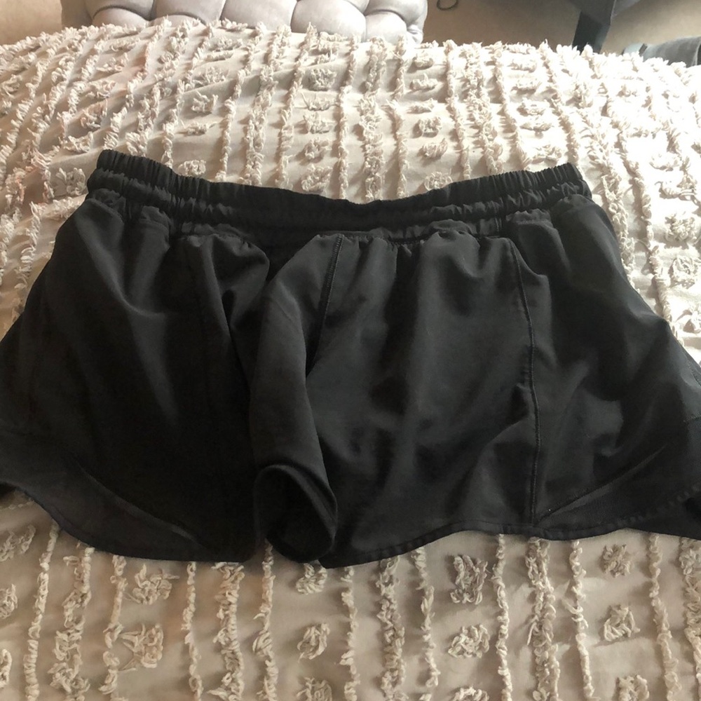black lululemon shorts